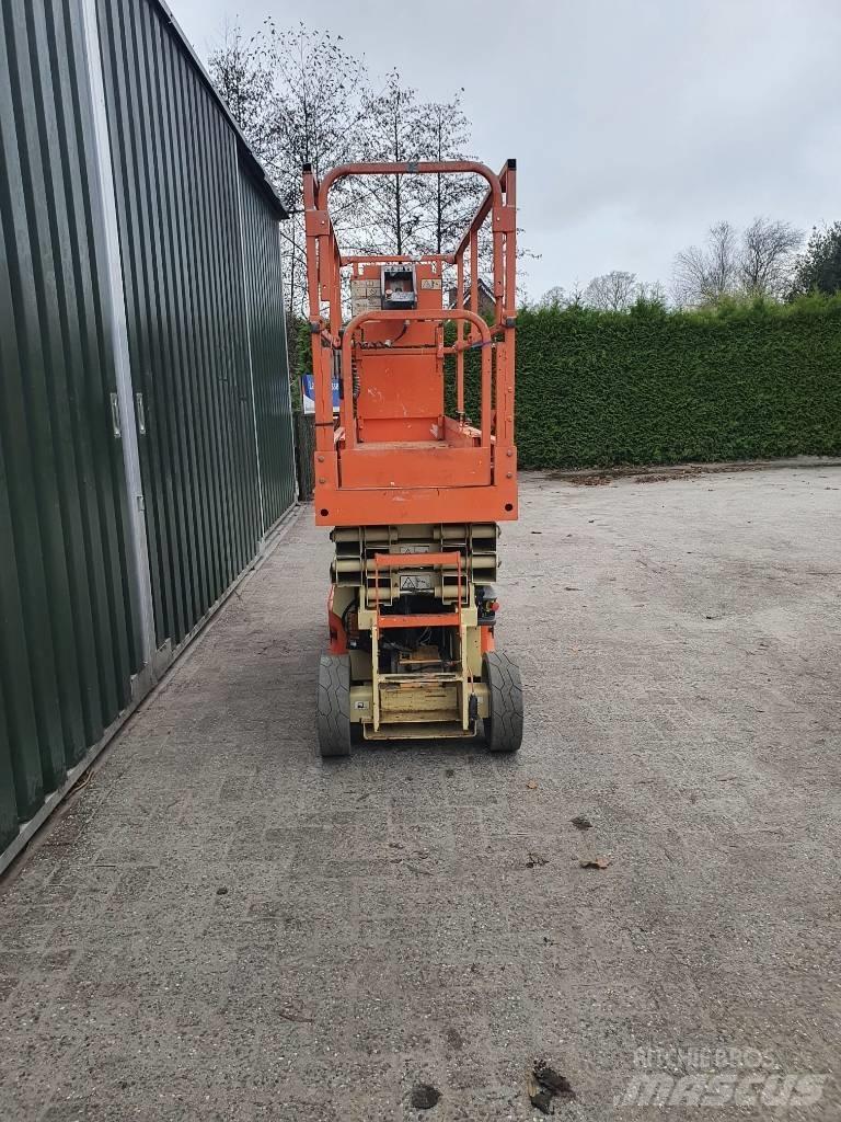 JLG 2032 ES Saksilavat