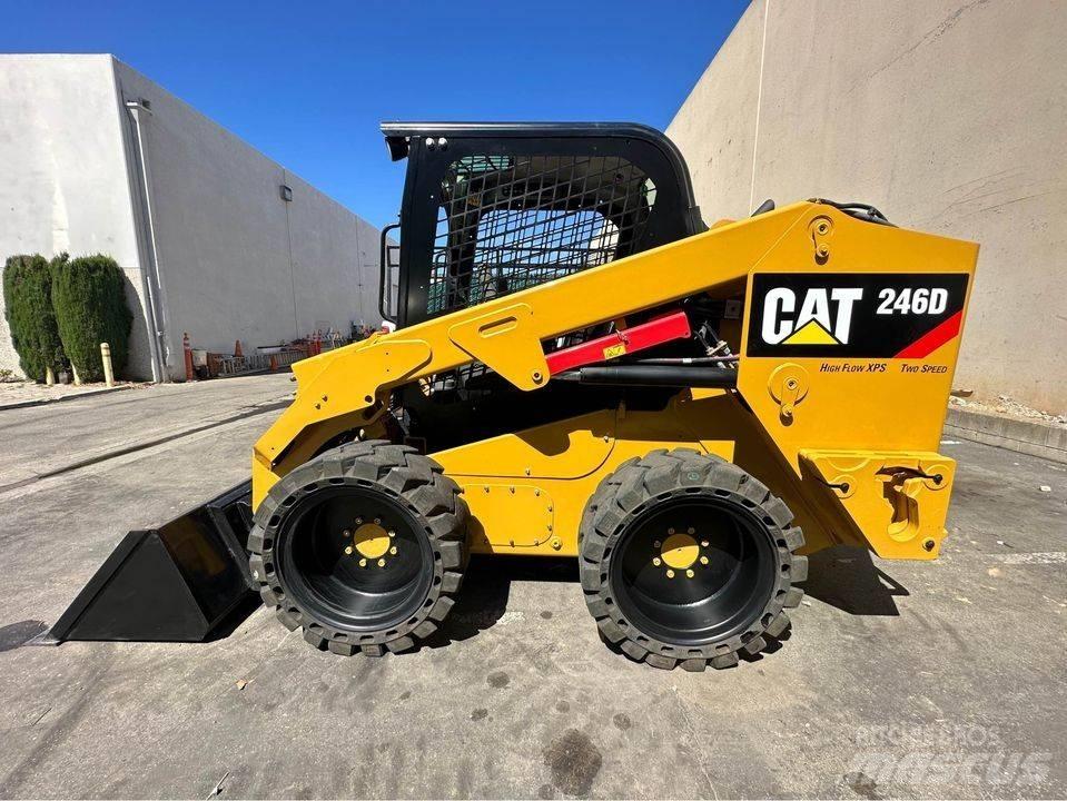CAT 246 D Liukuohjatut kuormaajat