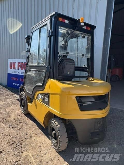 CAT DP 25 NT Dieseltrukit