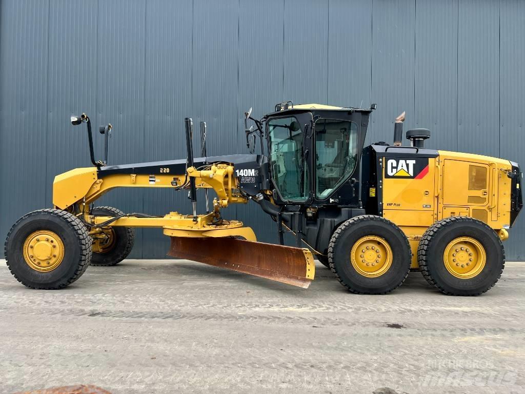 CAT 140M2 AWD Tiehöylät