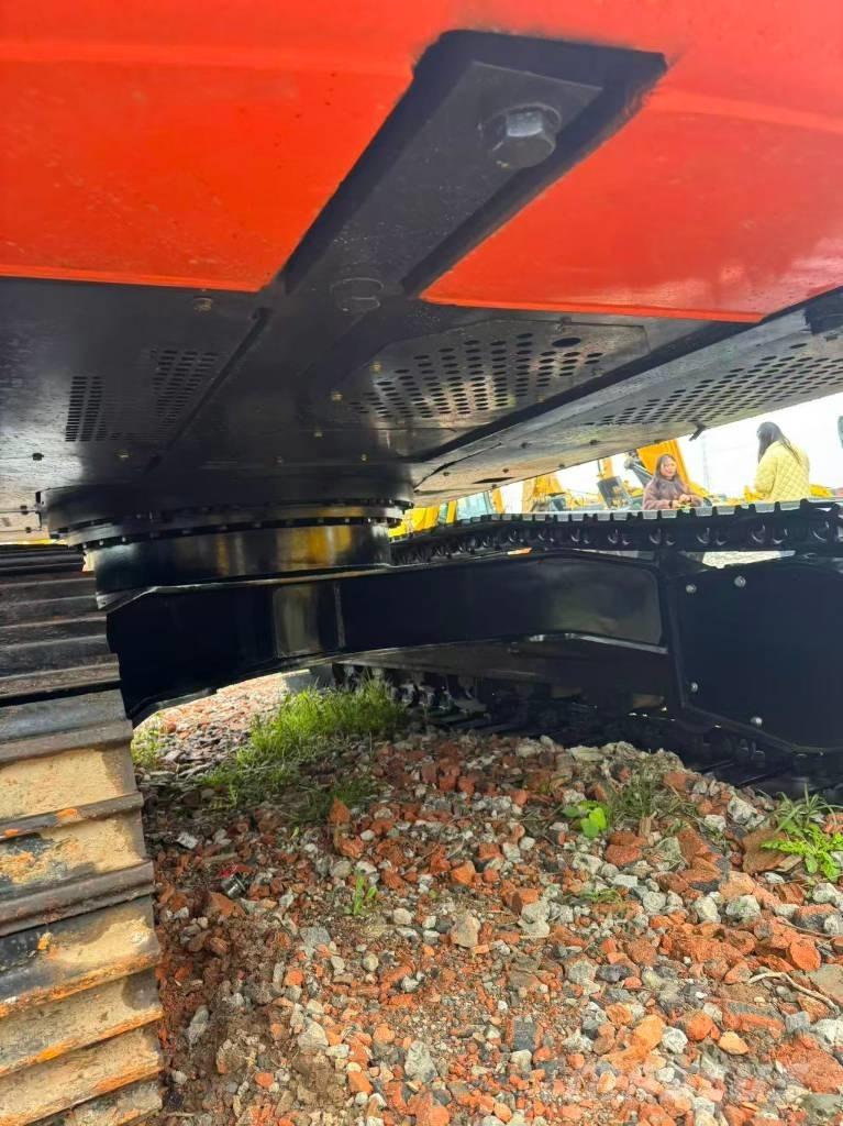 Hitachi ZX 200 Telakaivukoneet