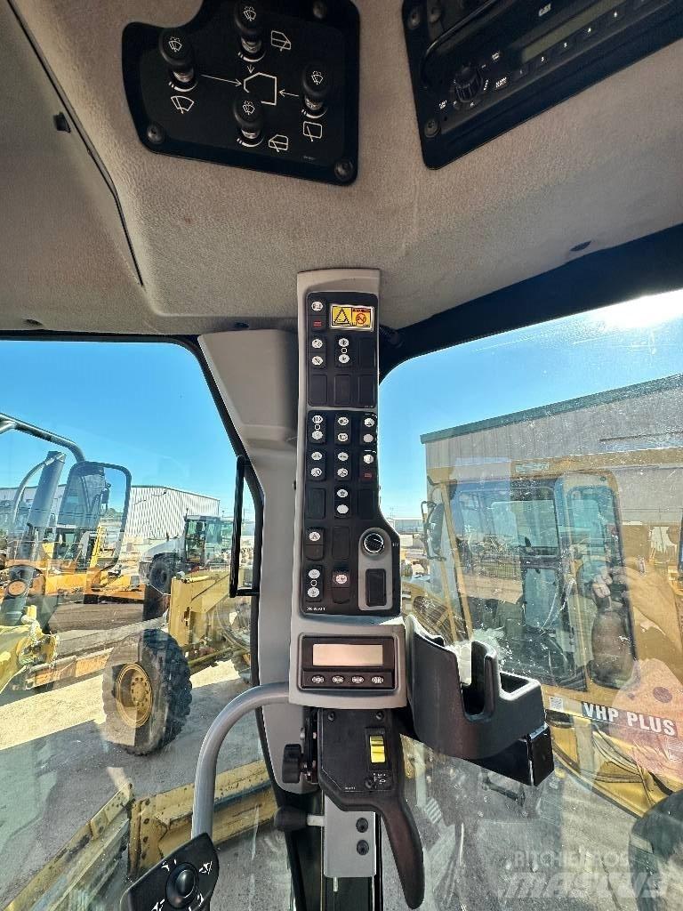 CAT 12 M 2 Tiehöylät