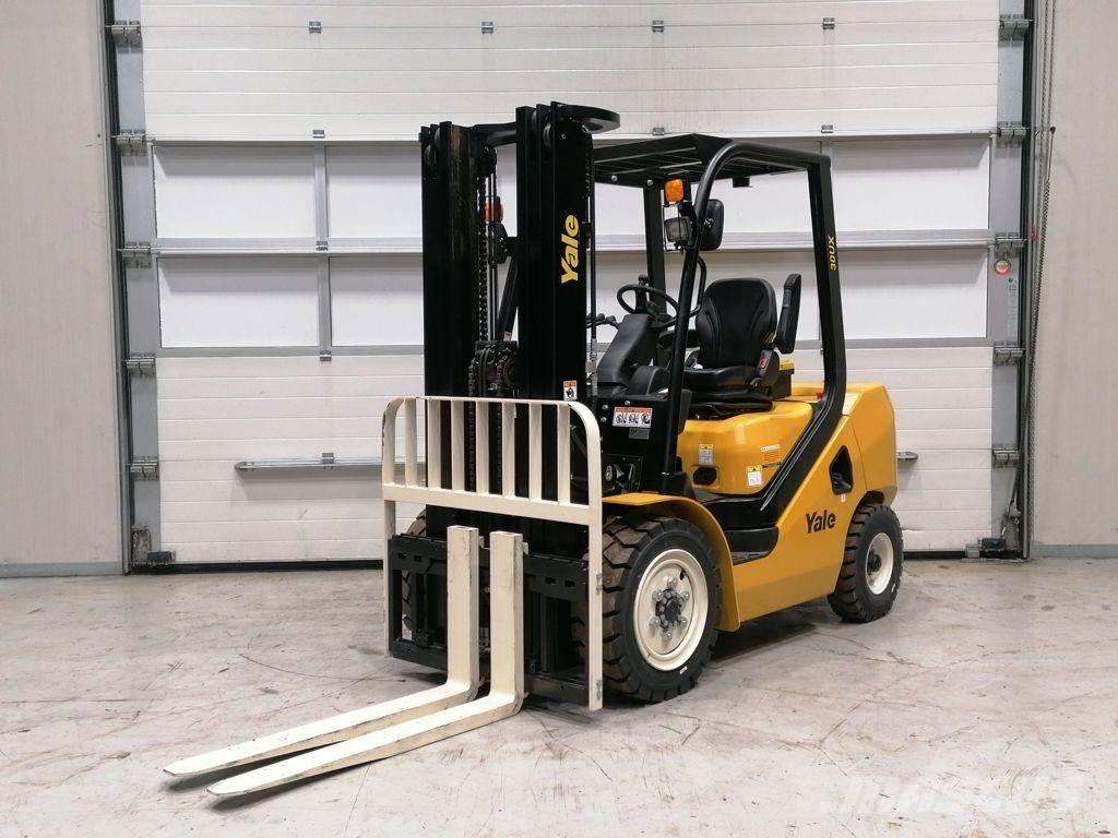 Yale GDP30UX Dieseltrukit