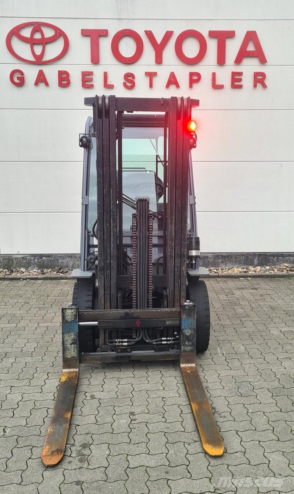 Toyota 02-8FGF25 Nestekaasutrukit