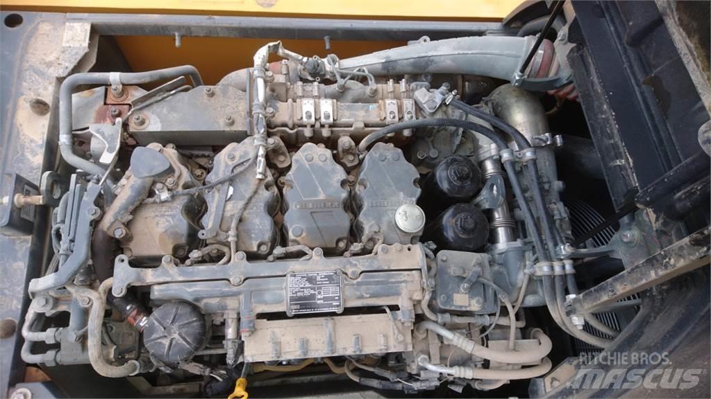 Liebherr R924LC Telakaivukoneet