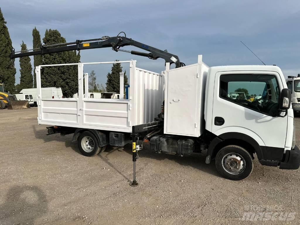 Nissan NT 400 Nosturiautot