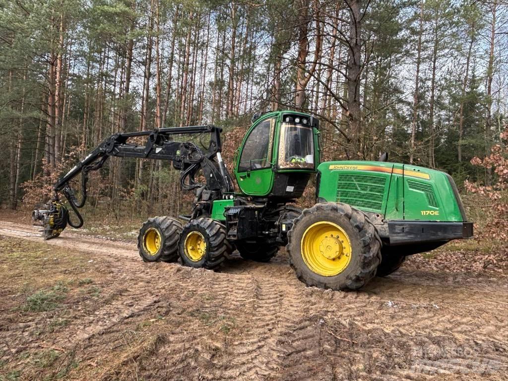 John Deere 1170 E Harvesterit