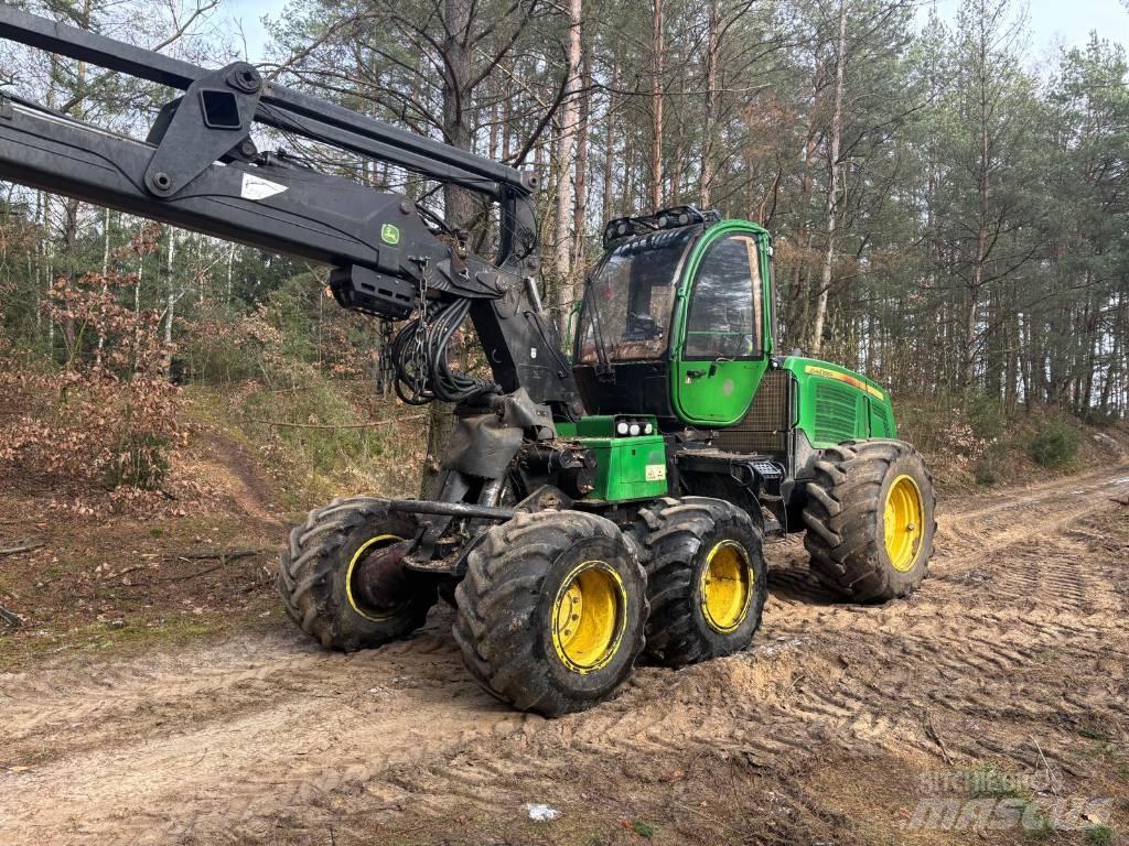 John Deere 1170 E Harvesterit