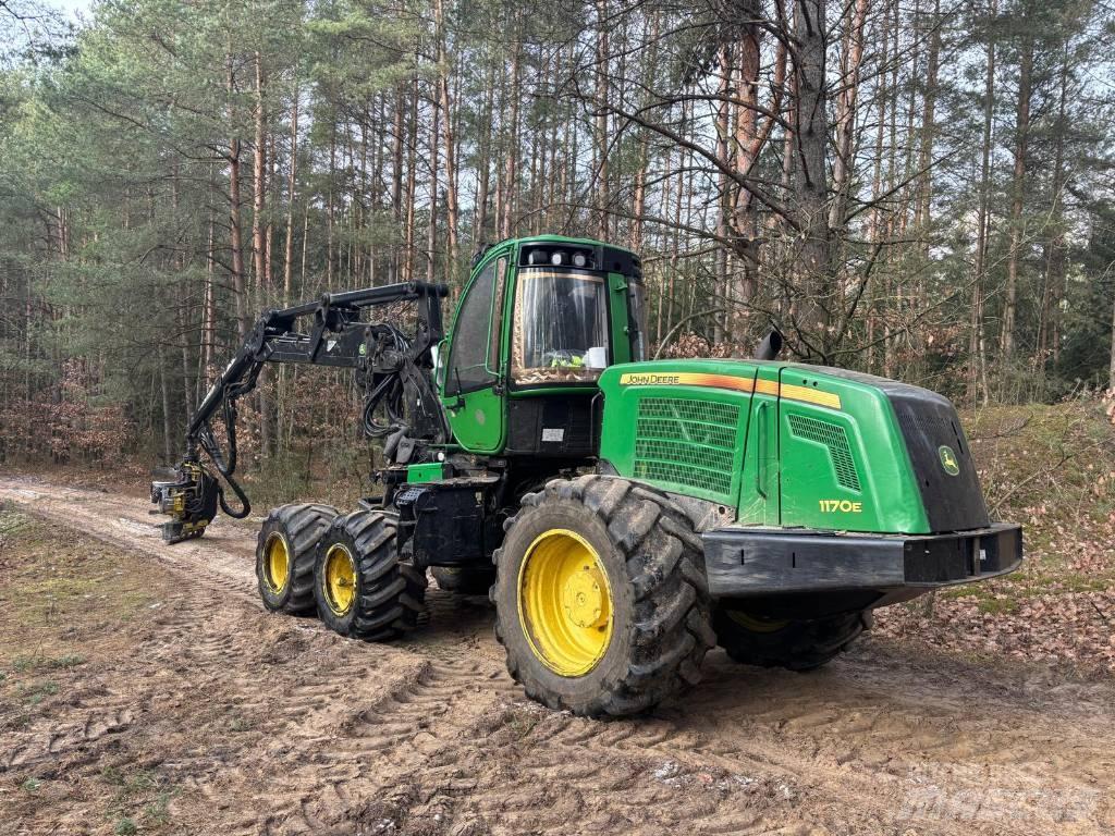 John Deere 1170 E Harvesterit