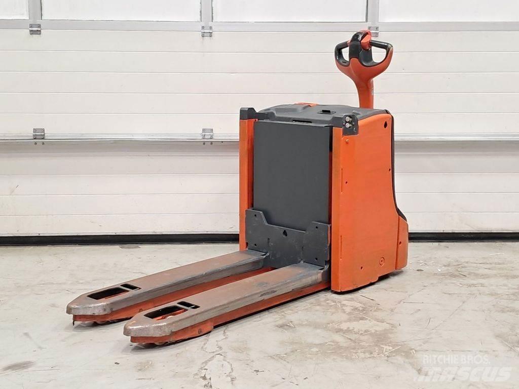 Linde T16L Lavansiirtotrukit