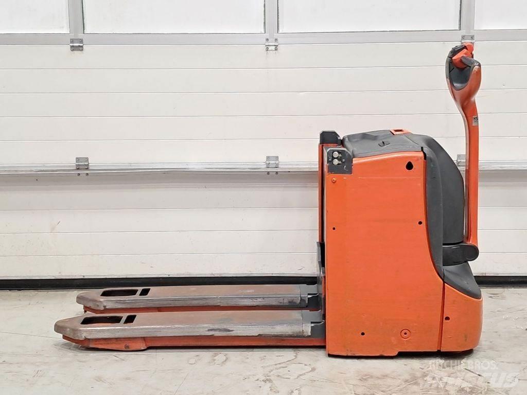 Linde T16L Lavansiirtotrukit