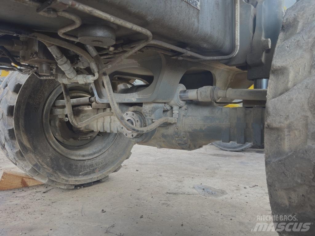 Liebherr A 910 Comp Akselit