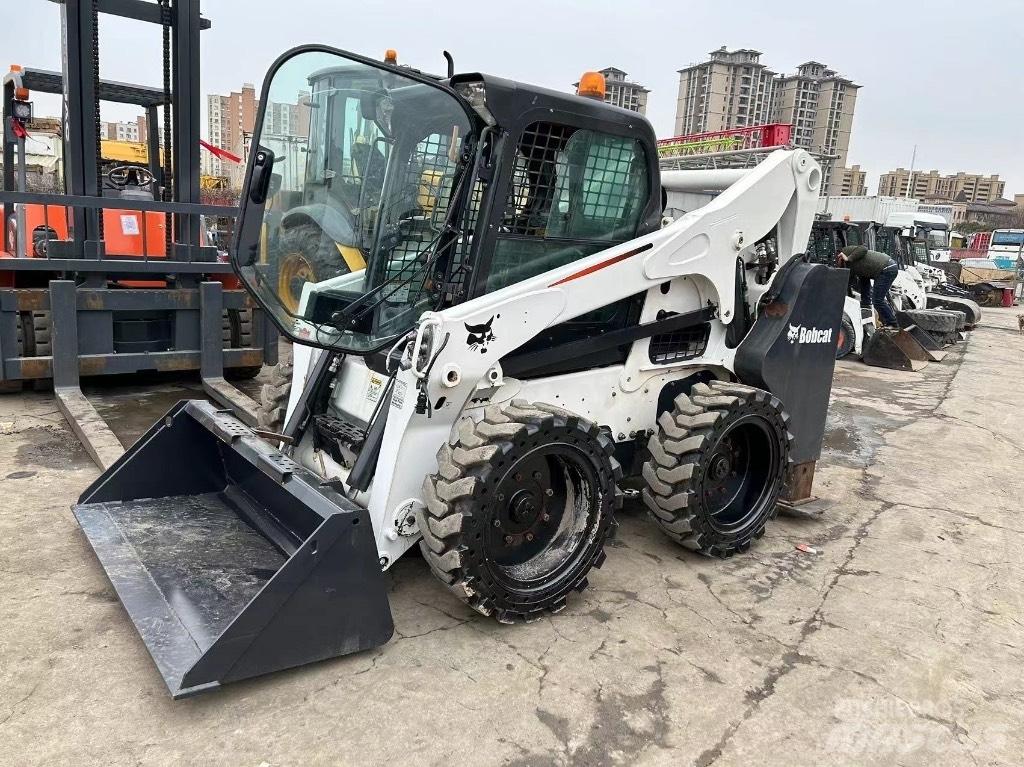 Bobcat S 750 Liukuohjatut kuormaajat