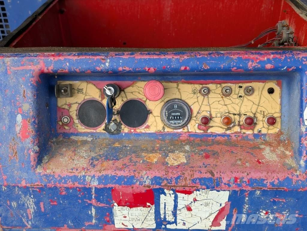 Manitou 120 DLX Pienikokoiset itseliikkuvat puominostimet