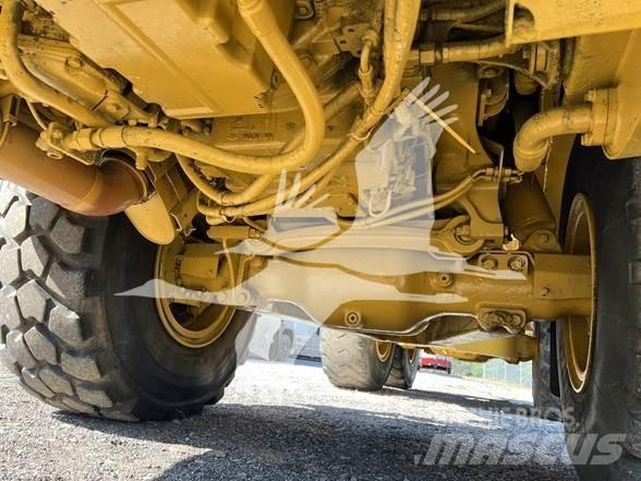 CAT 725 Vesisäiliöautot
