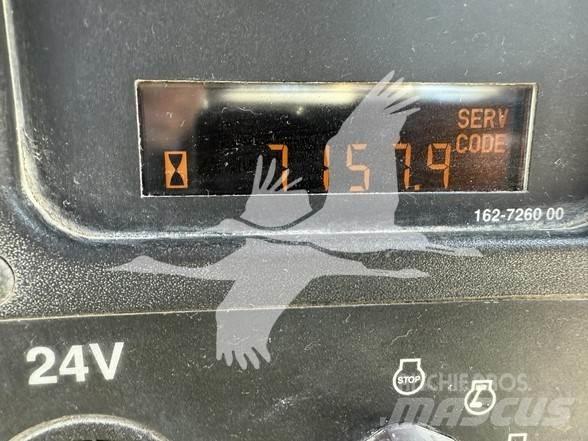 CAT 725 Vesisäiliöautot