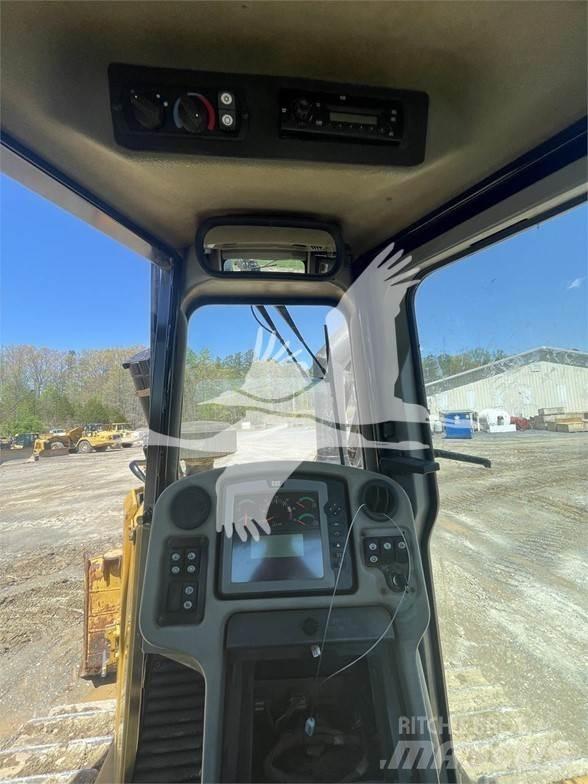 CAT D6T XL Telaketjupuskutraktorit