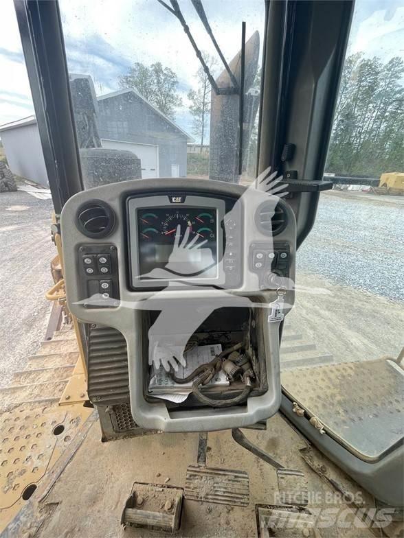 CAT D6T XL Telaketjupuskutraktorit