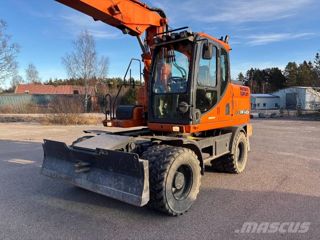 Doosan DX 140 W + vagn Pyöräkaivukoneet