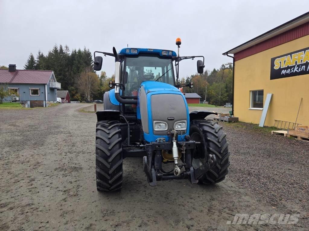 Valtra M 120 Traktorit