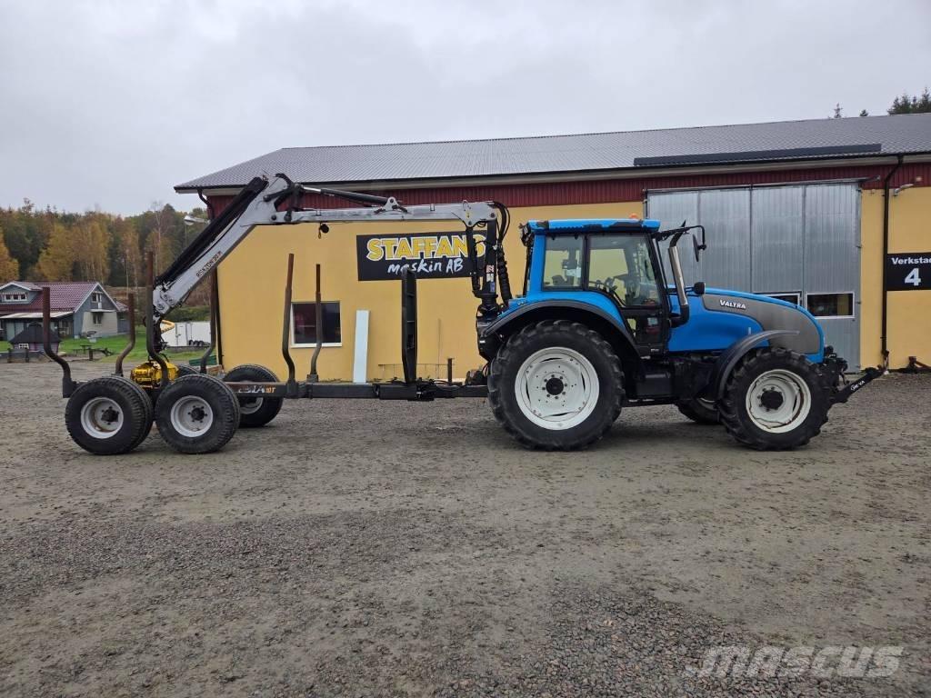 Valtra M 120 Traktorit