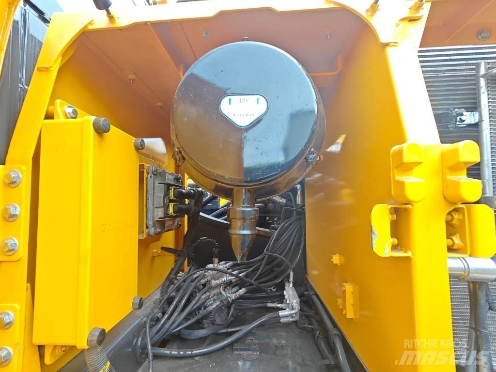 Volvo EC 250 D L Telakaivukoneet
