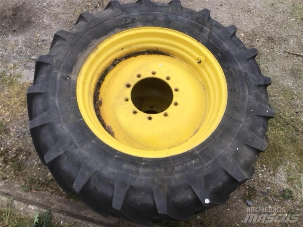 Michelin 420/85R34 Renkaat ja vanteet