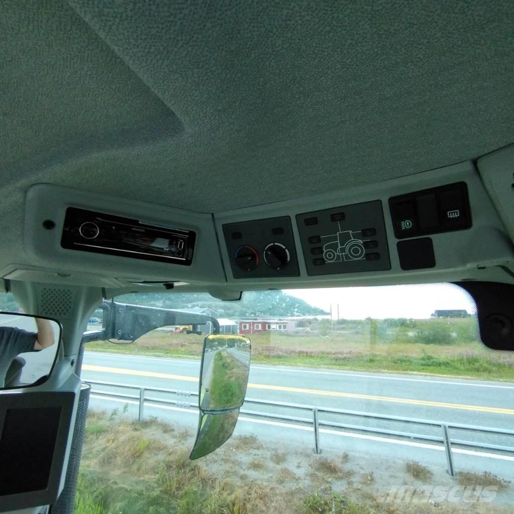 CLAAS Axion 830 Traktorit