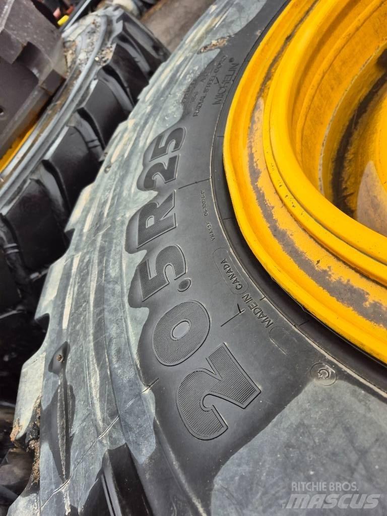 Michelin 20.5R25 Renkaat ja vanteet