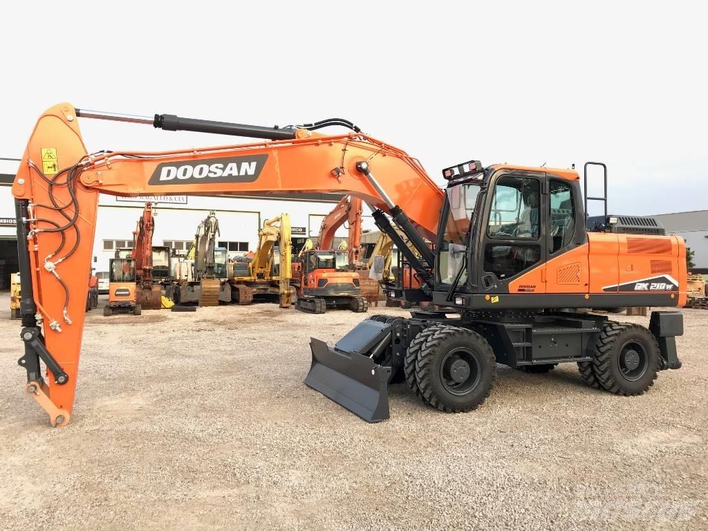 Develon DX 210 W-7 Pyöräkaivukoneet