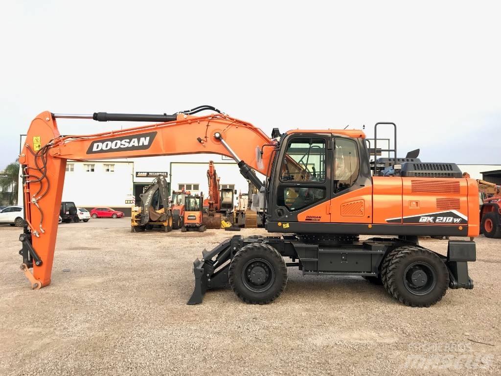 Develon DX 210 W-7 Pyöräkaivukoneet