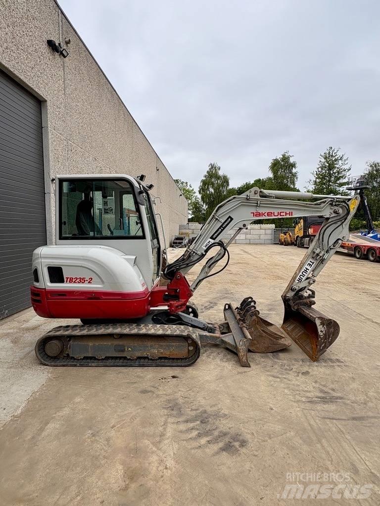 Takeuchi TB 235 Minikaivukoneet < 7t