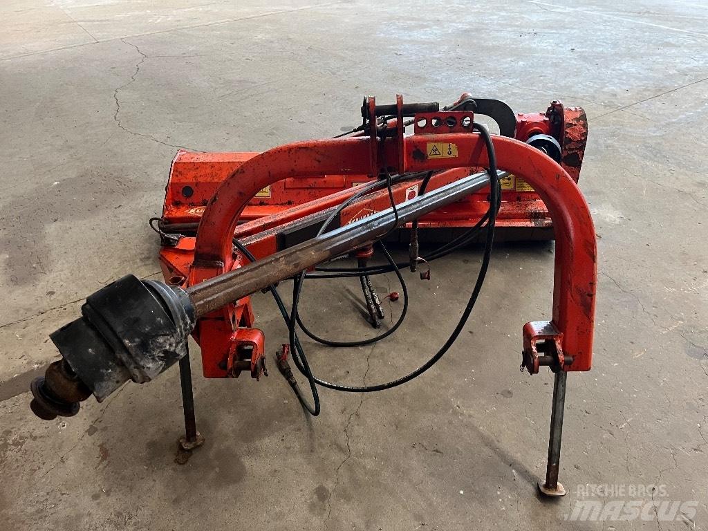Kuhn TB 211 Kesantoleikkurit ja -murskaimet