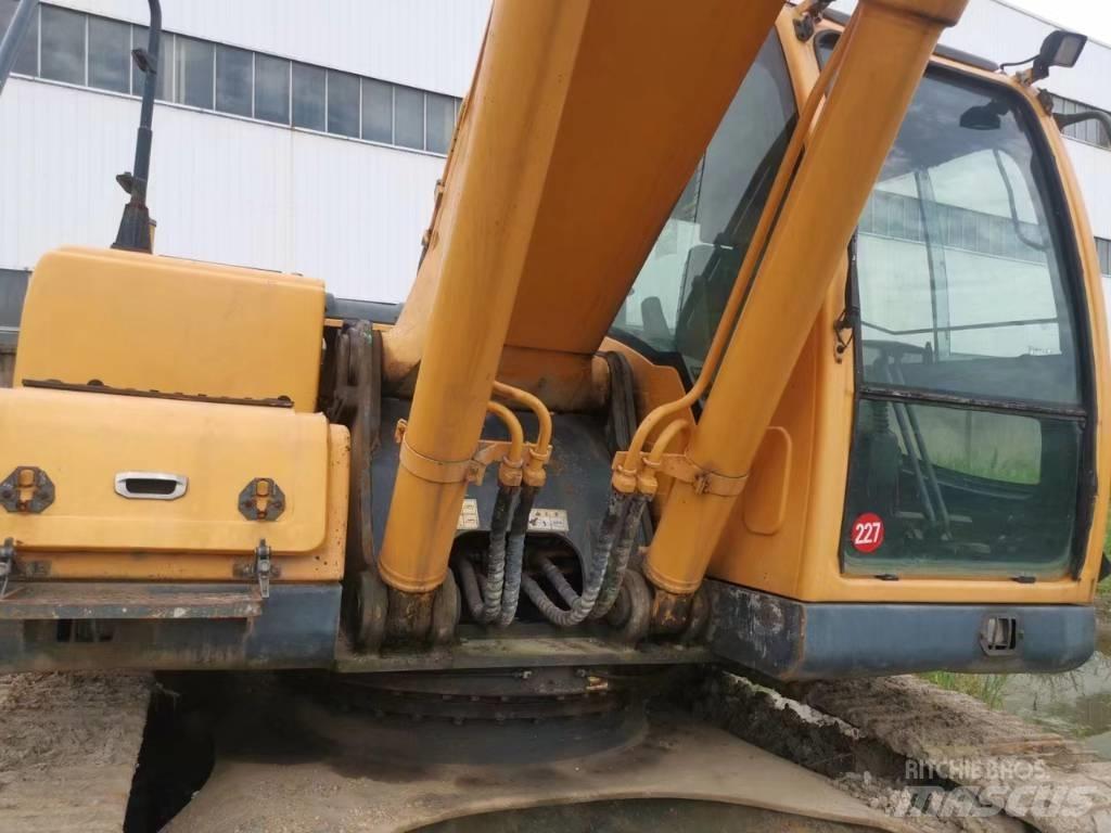 Hyundai 350L VS Telakaivukoneet