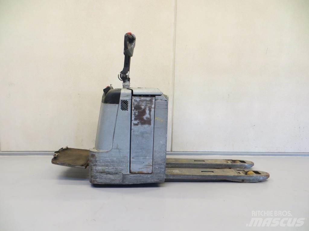 BT LPE240/8 Lavansiirtotrukit ajotasolla