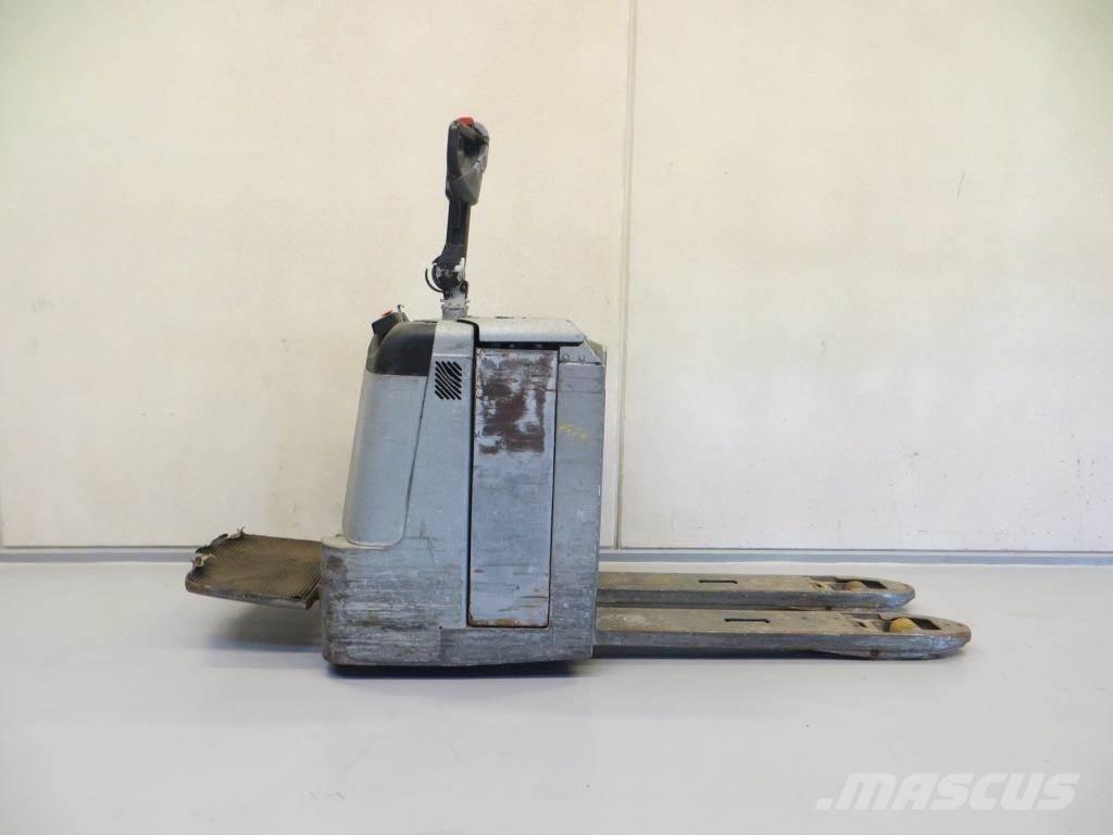 BT LPE240/8 Lavansiirtotrukit ajotasolla