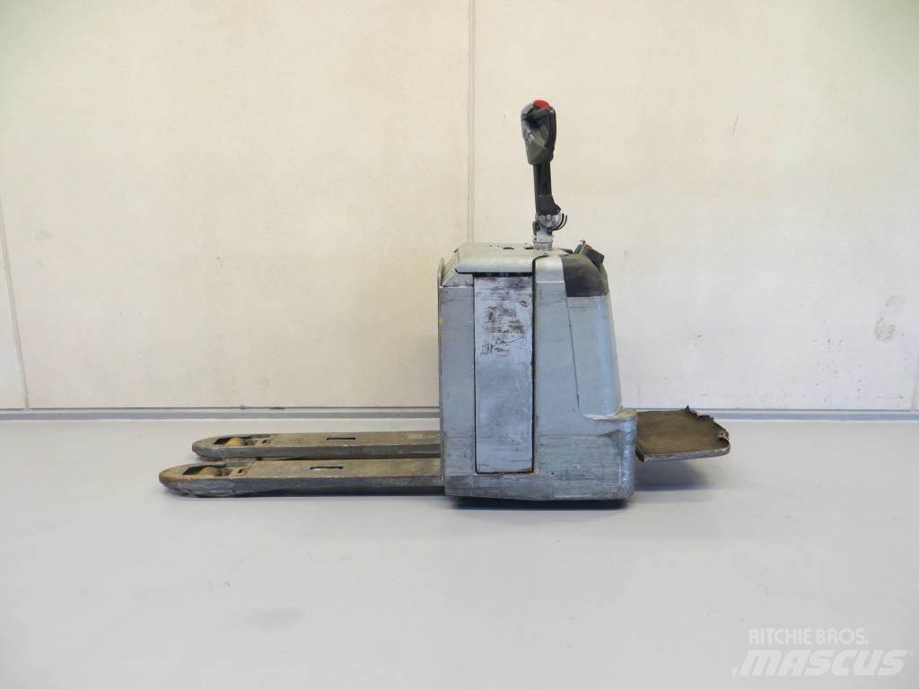 BT LPE240/8 Lavansiirtotrukit ajotasolla