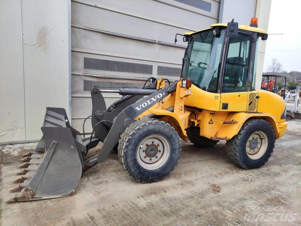 Volvo L 30 B Pyöräkuormaajat
