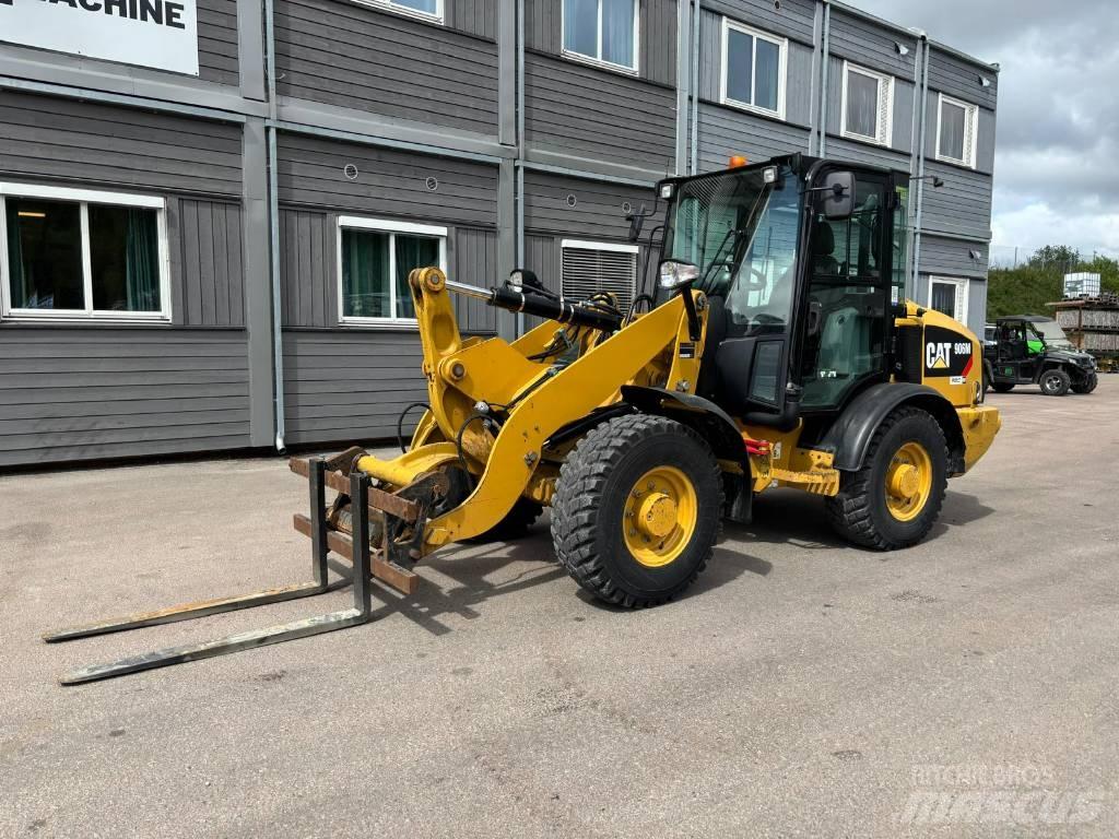 CAT 906M Pyöräkuormaajat