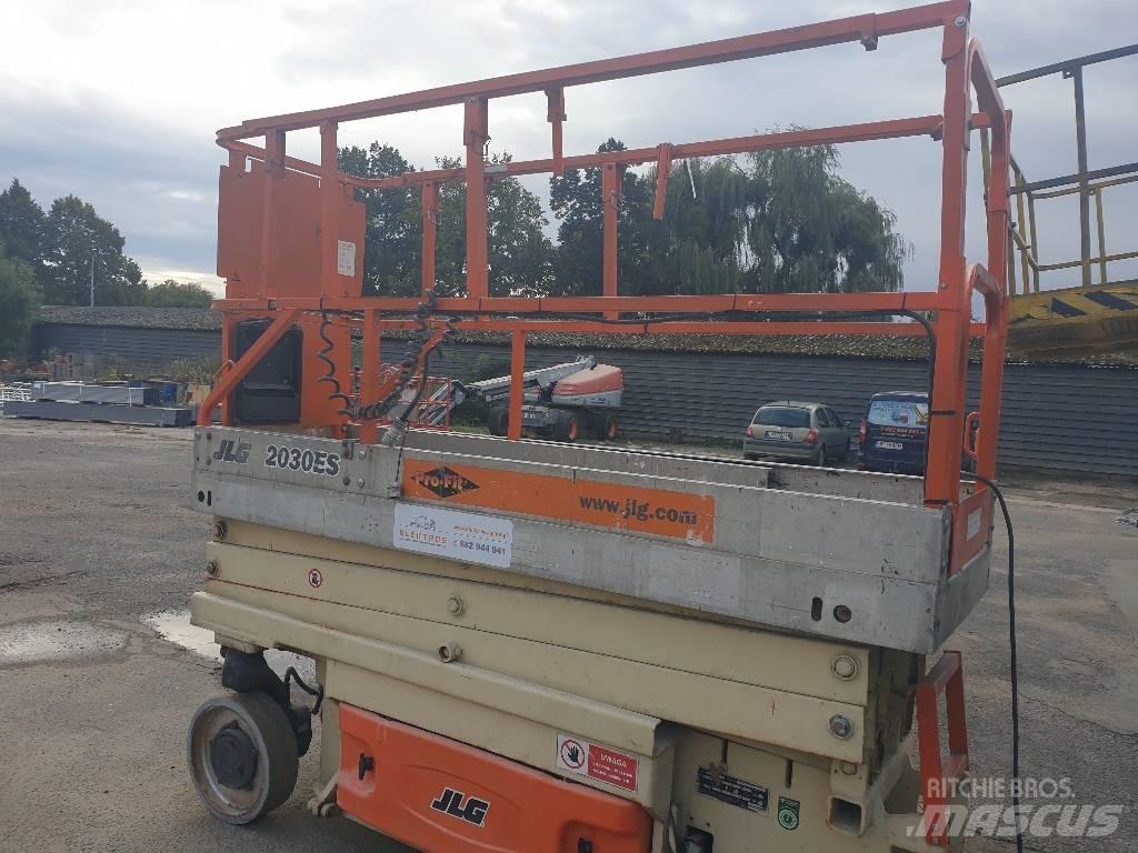 JLG 2030 ES Saksilavat
