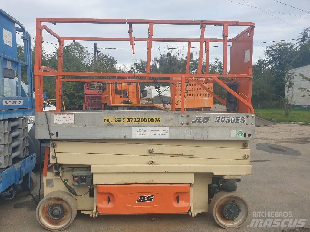 JLG 2030 ES Saksilavat