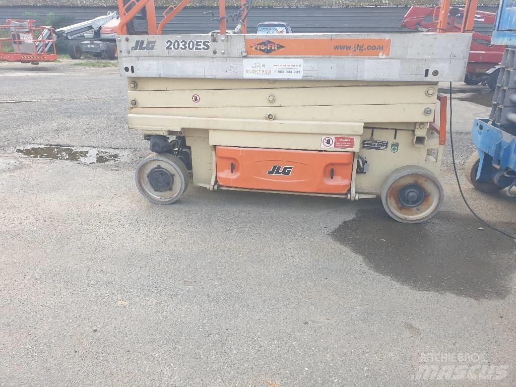 JLG 2030 ES Saksilavat