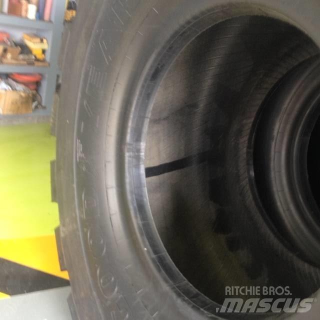 Goodyear 3565R33 L5 Renkaat ja vanteet