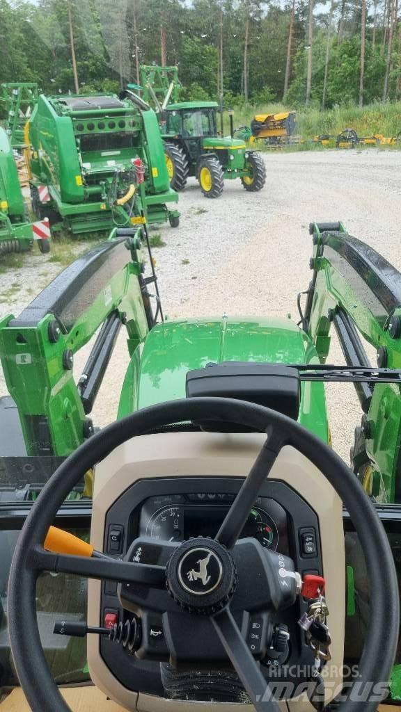 John Deere 5100M Traktorit