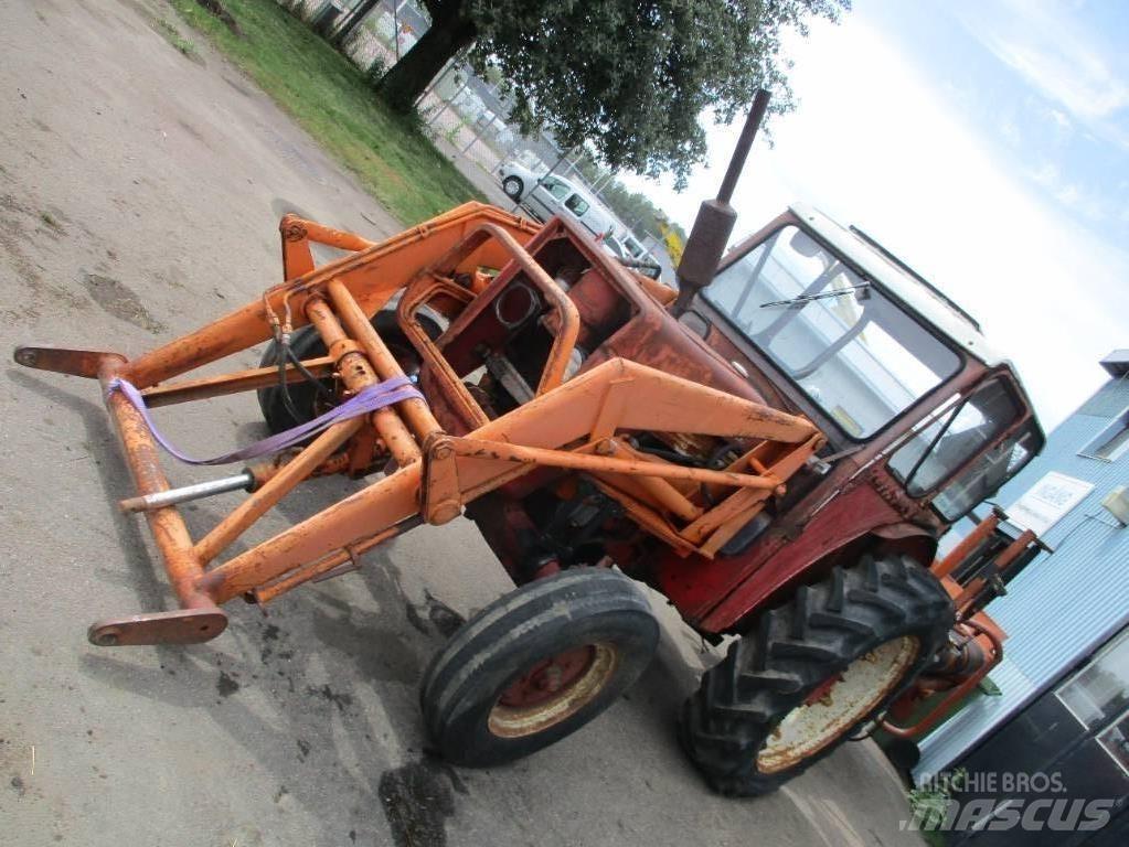 IH 523 Traktorit