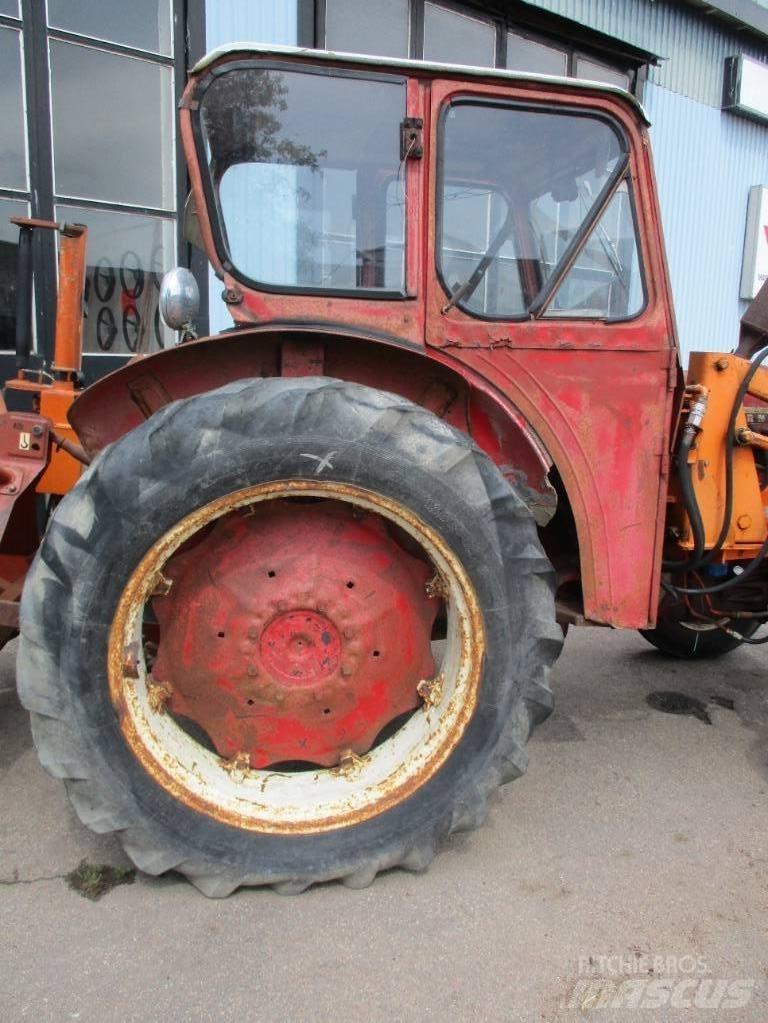 IH 523 Traktorit