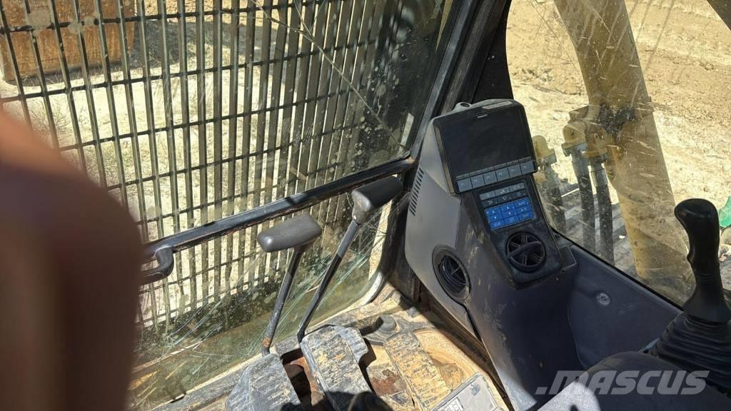 Komatsu 2012 Tela-alustaiset nosturit