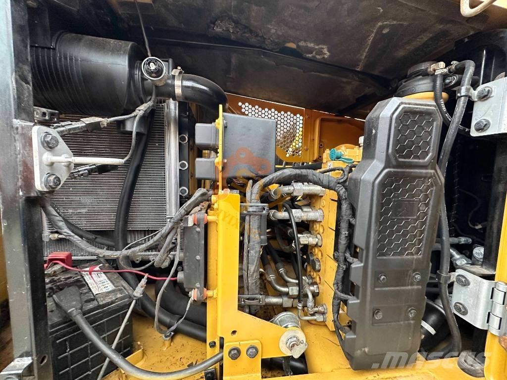 CAT 310 Telakaivukoneet