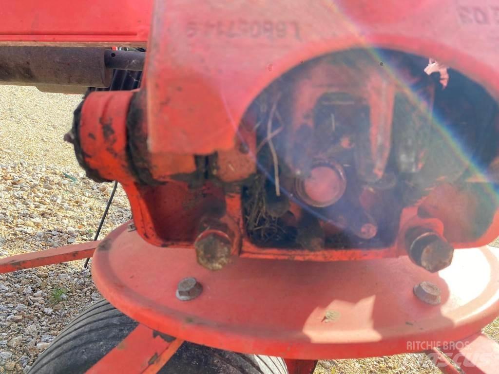 Kuhn GF8702 Pöyhimet ja haravat