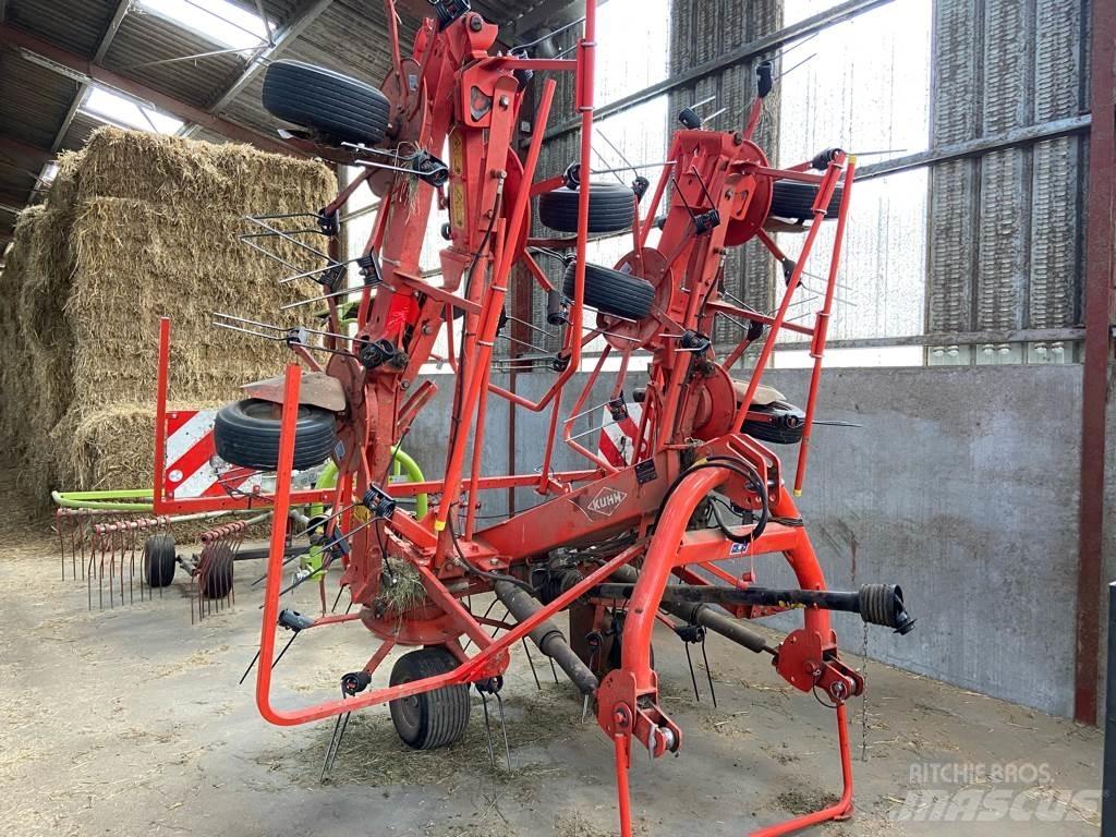 Kuhn GF8702 Pöyhimet ja haravat